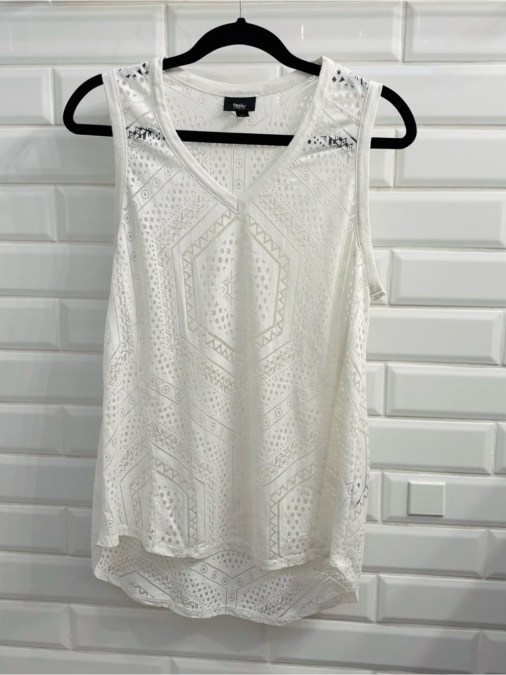 Mossimo Supply Co. Women’s Large White Sheer Patterned V-Neck Tank Top